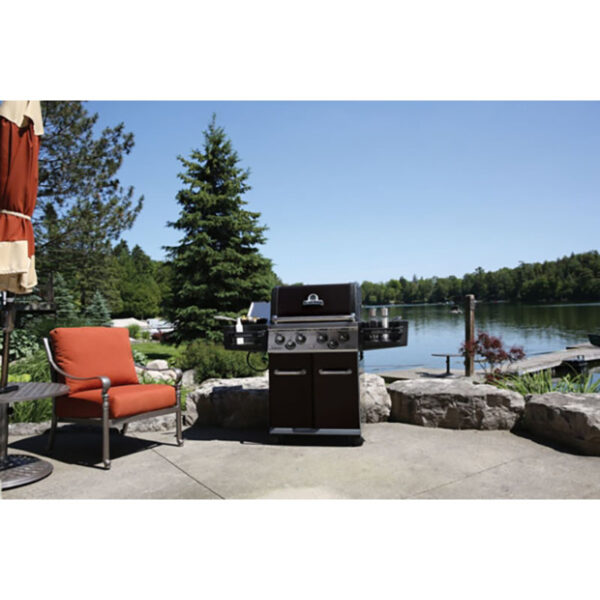 Barbecue a gas Regal 490 Broil King all'aperto